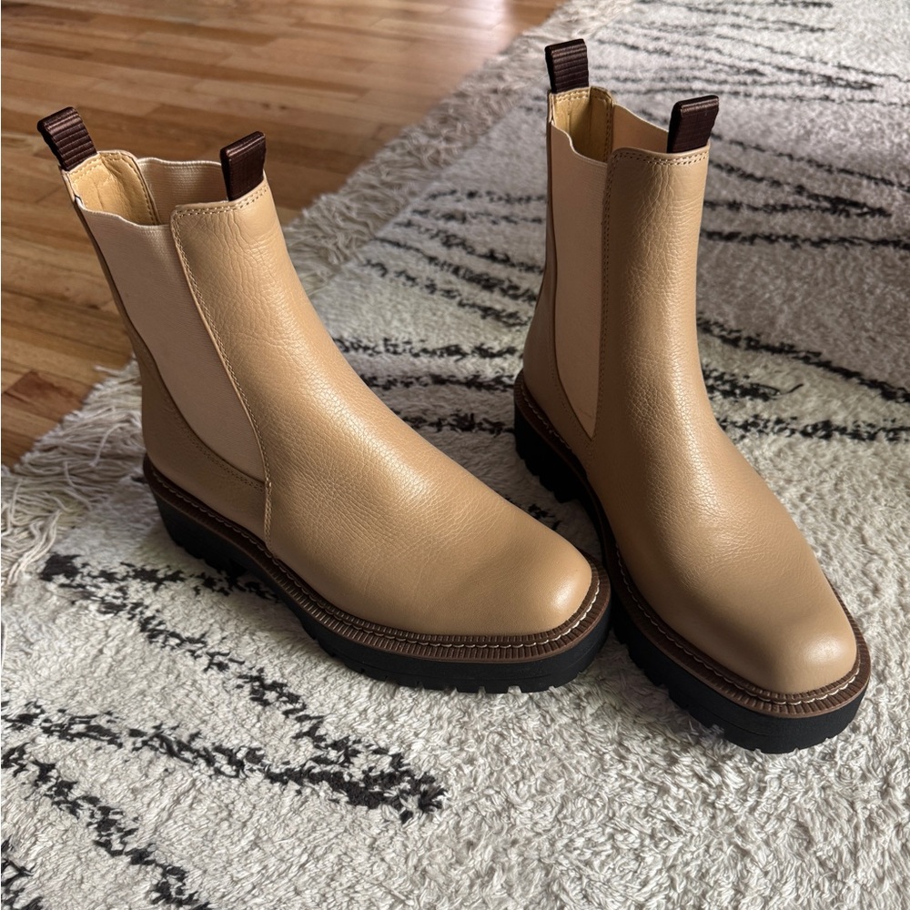 Sam Edelman Laguna Chelsea Boot in Sesame